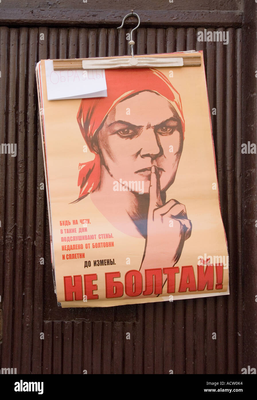 Époque soviétique affiche pour la vente à à Andriyvsky marché Kiev Kiev Ukraine uzviz Banque D'Images