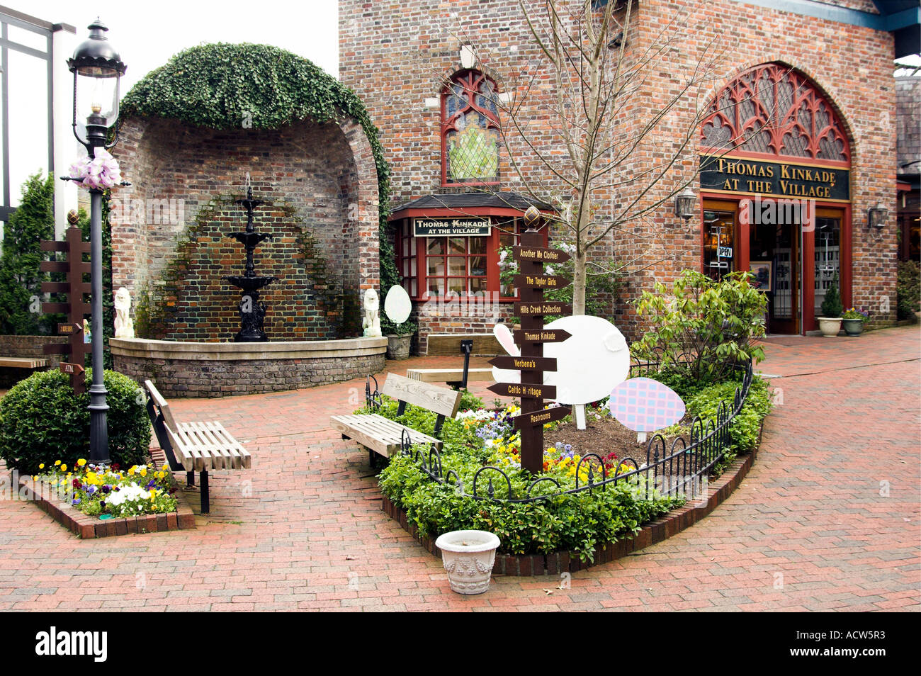 La cour de la secteur commercial de village le long de Park Avenue à Gatlinburg Tennessee USA Banque D'Images
