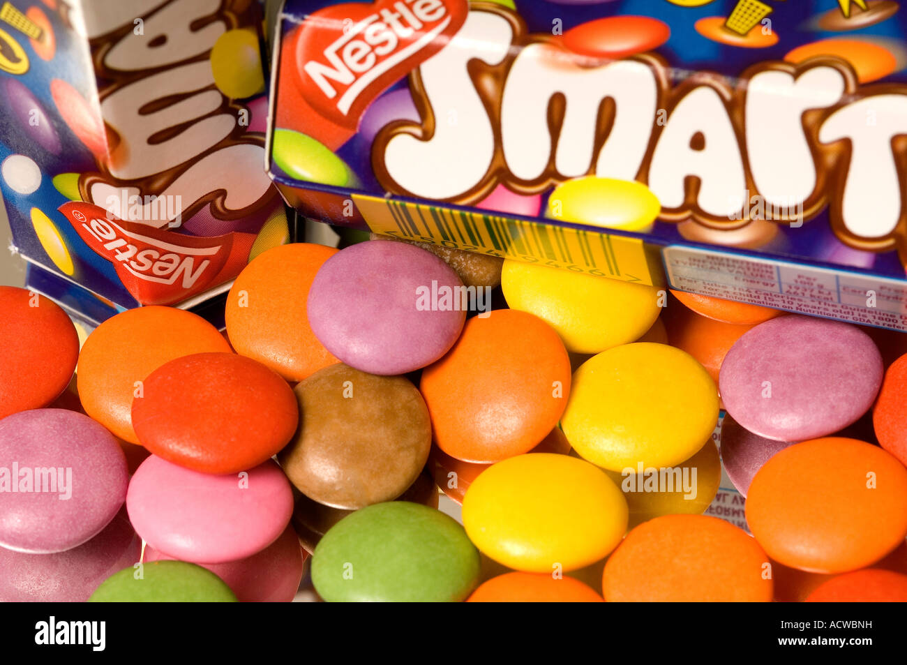 Gros plan sur des bonbons au chocolat enrobés de sucre Smarties Banque D'Images