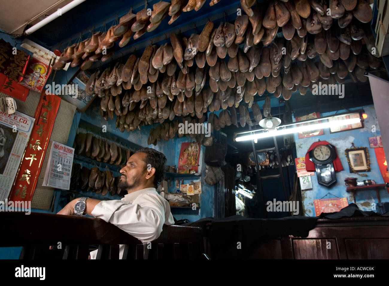 Atelier de réparation de chaussures Calcutta Kolkata Inde Banque D'Images