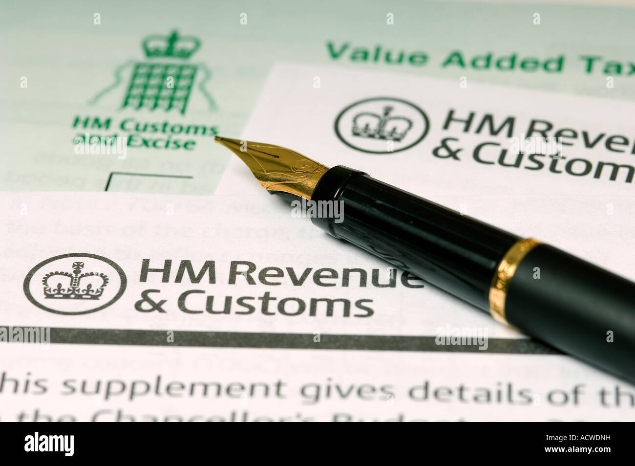 La taxe sur la valeur ajoutée et des lettres retour stylo HMRC England UK Royaume-Uni GB Grande Bretagne Banque D'Images