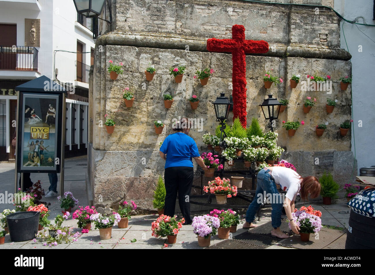 Les trois jours de la Cruces de Mayo (Croix de mai) commencer un mois une Fiesta non-stop à Cordoue, Andalousie, Espagne Banque D'Images