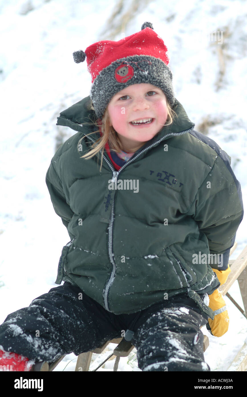 Les enfants dans la neige Banque D'Images