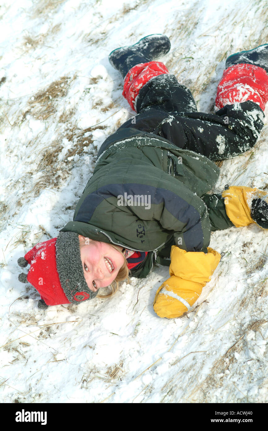 Les enfants dans la neige Banque D'Images