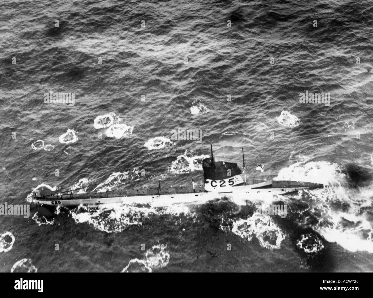 La première guerre mondiale sous-marin britannique C25 sous attaque par cinq allemand Hansa Brandenburg W29 sur hydravions 6 juillet 1918 Lt Bell et cinq de la Banque D'Images