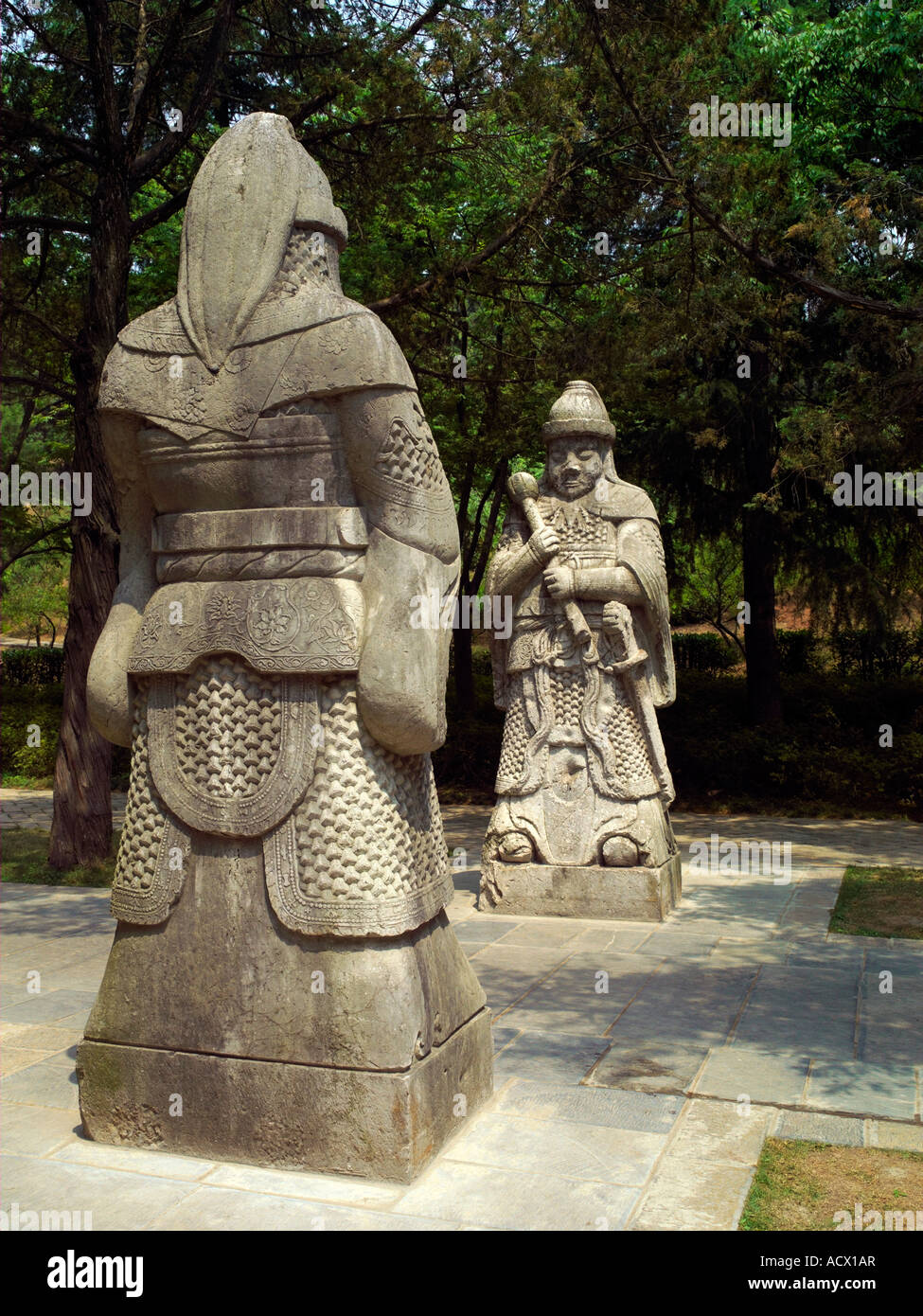 Statues montent la garde sur le chemin de la tombe Xiaoling dans la zone panoramique de Ming Xiaoling, Nanjing, Chine Banque D'Images