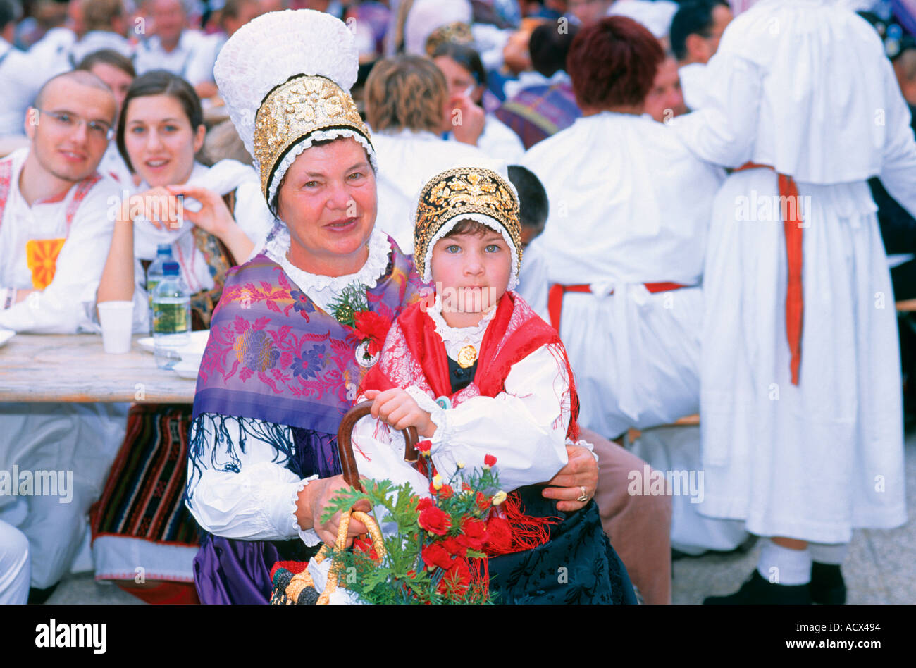 Femme et enfant avec des costumes à la Music et le Festival de costumes ,Slovénie KAMNIK Banque D'Images