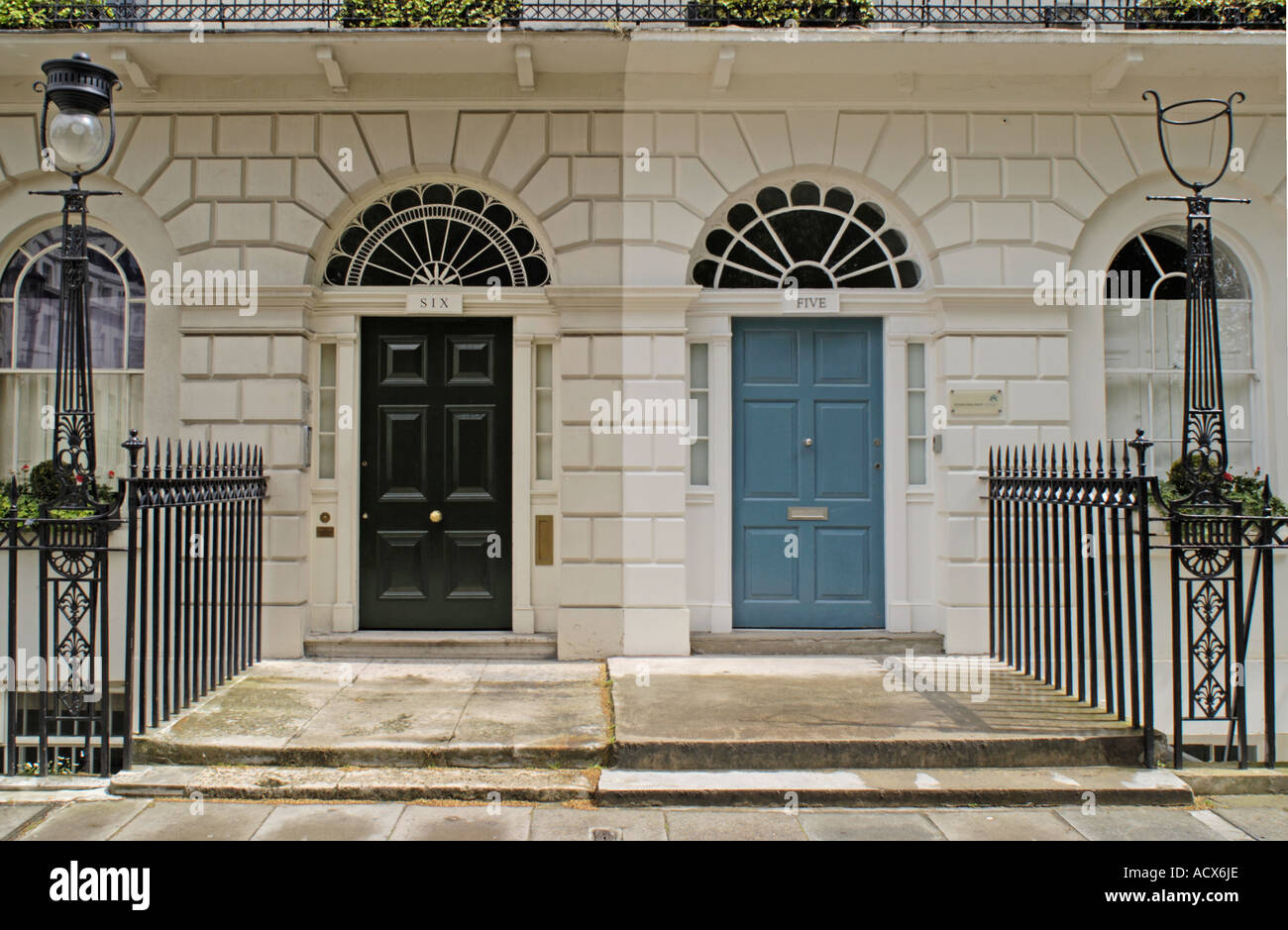 Les portes géorgiennes à Fitzroy Square London UK Banque D'Images