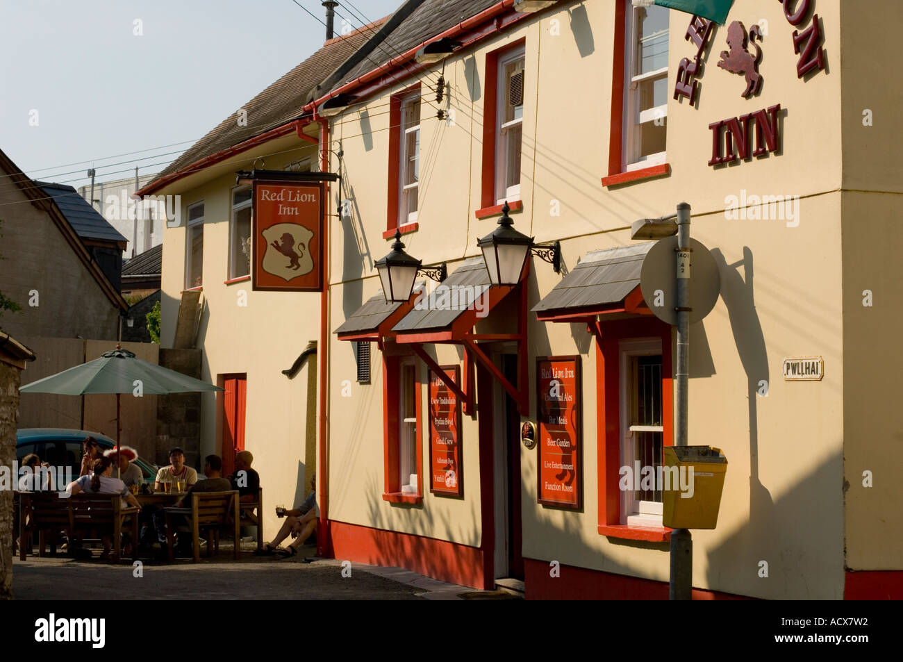 Le Red Lion Pub ville Cardigan West Wales UK Banque D'Images