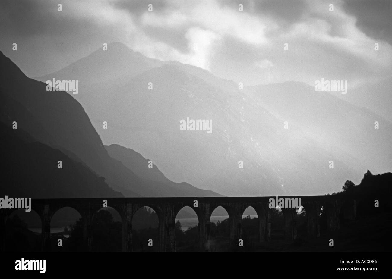 Viaduc de Glenfinnan célèbre récemment pour vous dans les films de Harry Potter Banque D'Images