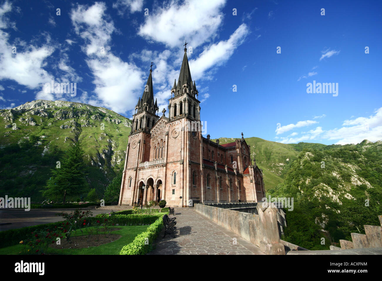 Basílica de Santa María la Real de Covadonga, dans les Asturies, Espagne Banque D'Images