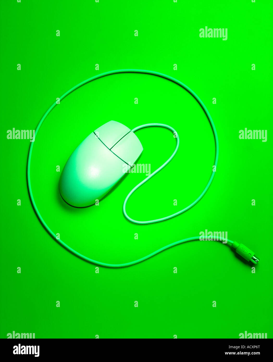 Une souris ordinateurs formant la forme d'un signe @. Photo par paddymcguinness Paddy McGuinness Banque D'Images