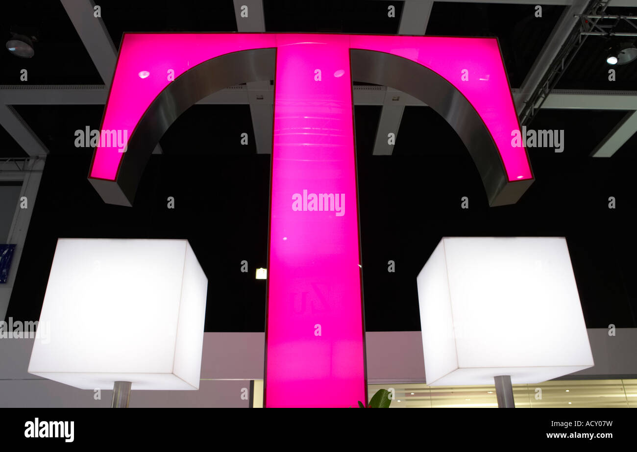 Les Internationaux de l'exposition de la radio et de la télévision 2006 - Logo de la Deutsche Telekom AG, Berlin, Allemagne Banque D'Images