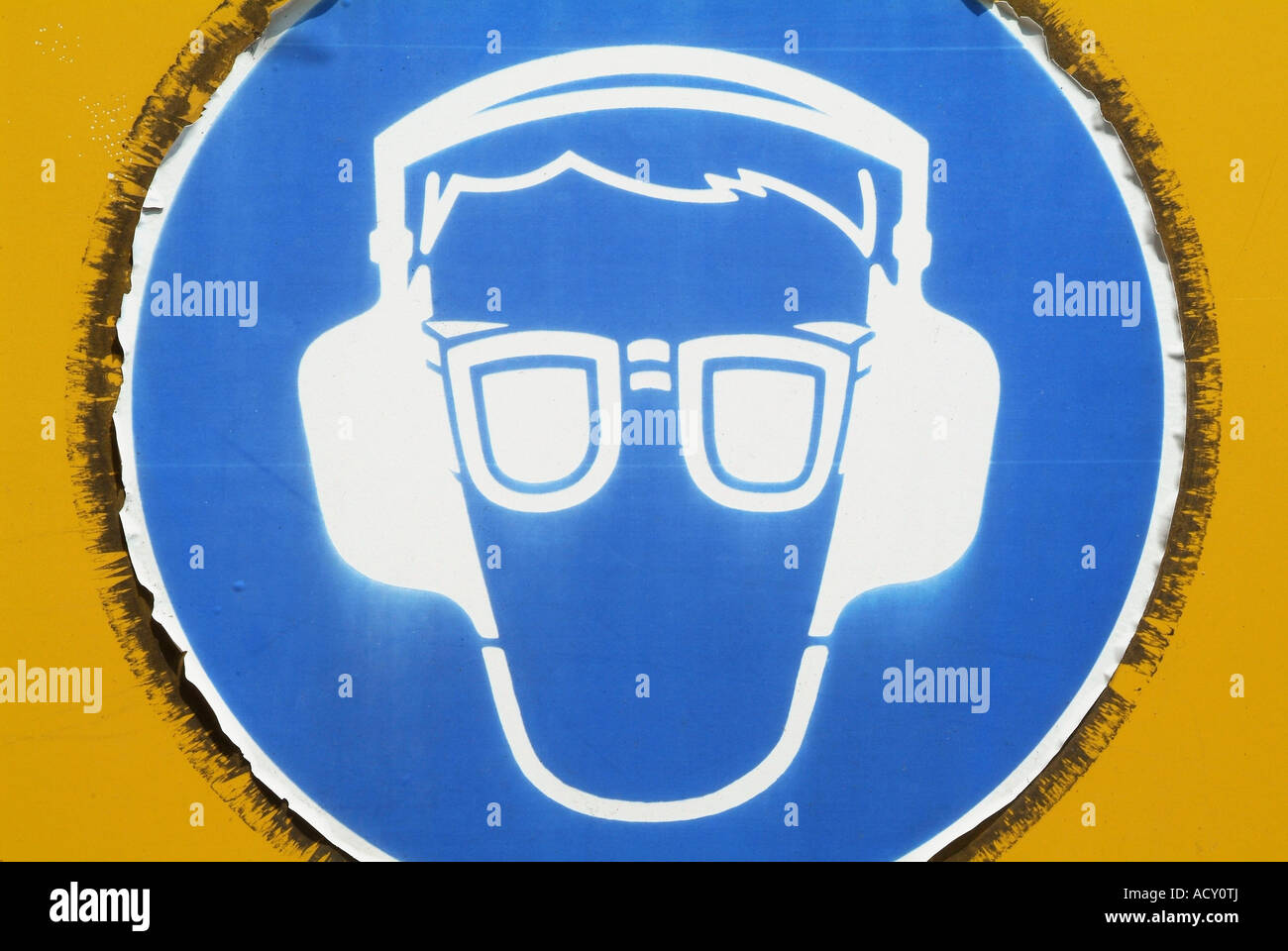 Signe de sécurité obligatoire pour la protection des oreilles et des yeux Banque D'Images Signe de sécurité obligatoire pour la protection des oreilles et des yeux Banque D'Images