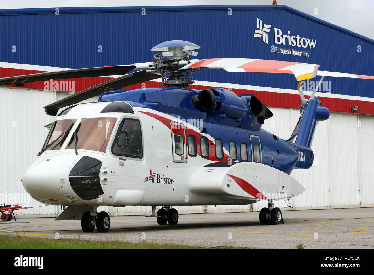 Bristows hélicoptère Sikorsky S-92 à Bristows base dans l'aéroport d'Aberdeen, Écosse, Royaume-Uni Banque D'Images