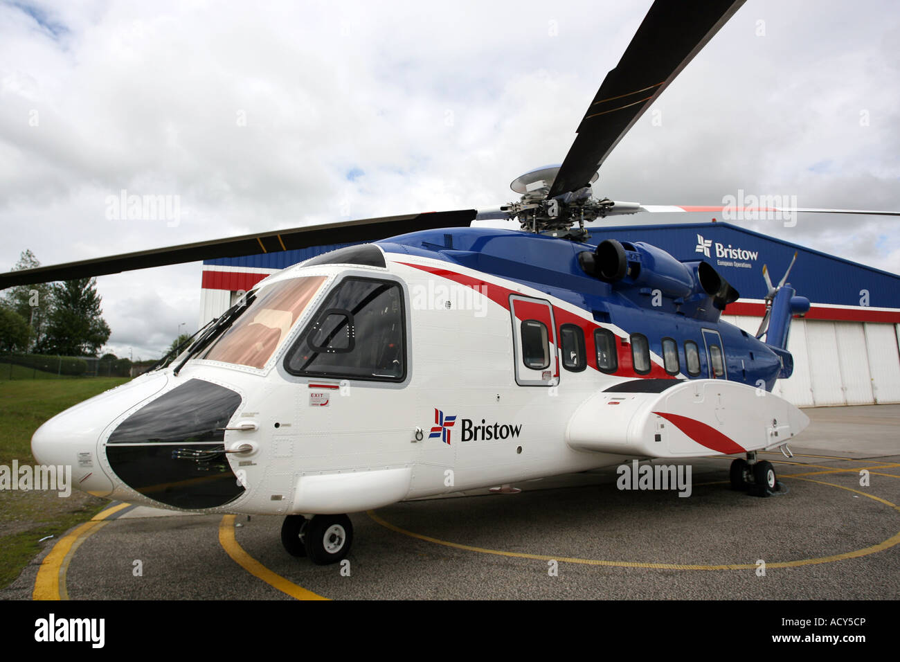 Bristows hélicoptère Sikorsky S-92 à Bristows base dans l'aéroport d'Aberdeen, Écosse, Royaume-Uni Banque D'Images