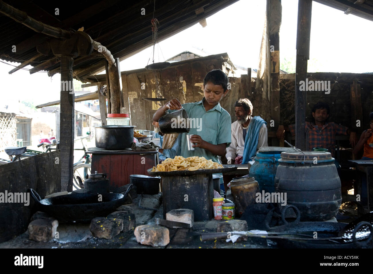 Magasin de thé. Marché. Bazar de Lumbini. Le Népal Banque D'Images