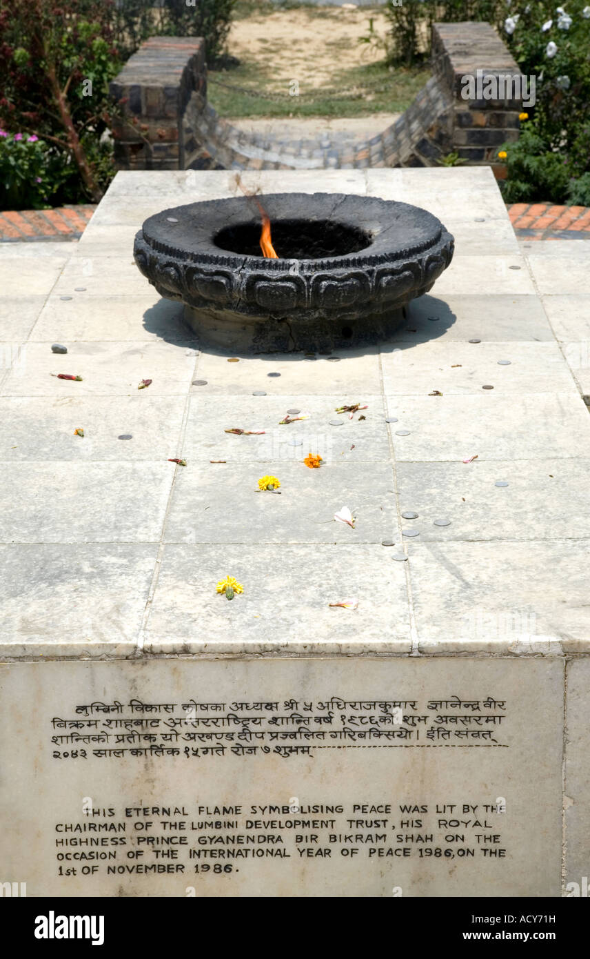 La flamme de la paix éternelle.Lumbini.Lieu de naissance de Bouddha.Népal Banque D'Images