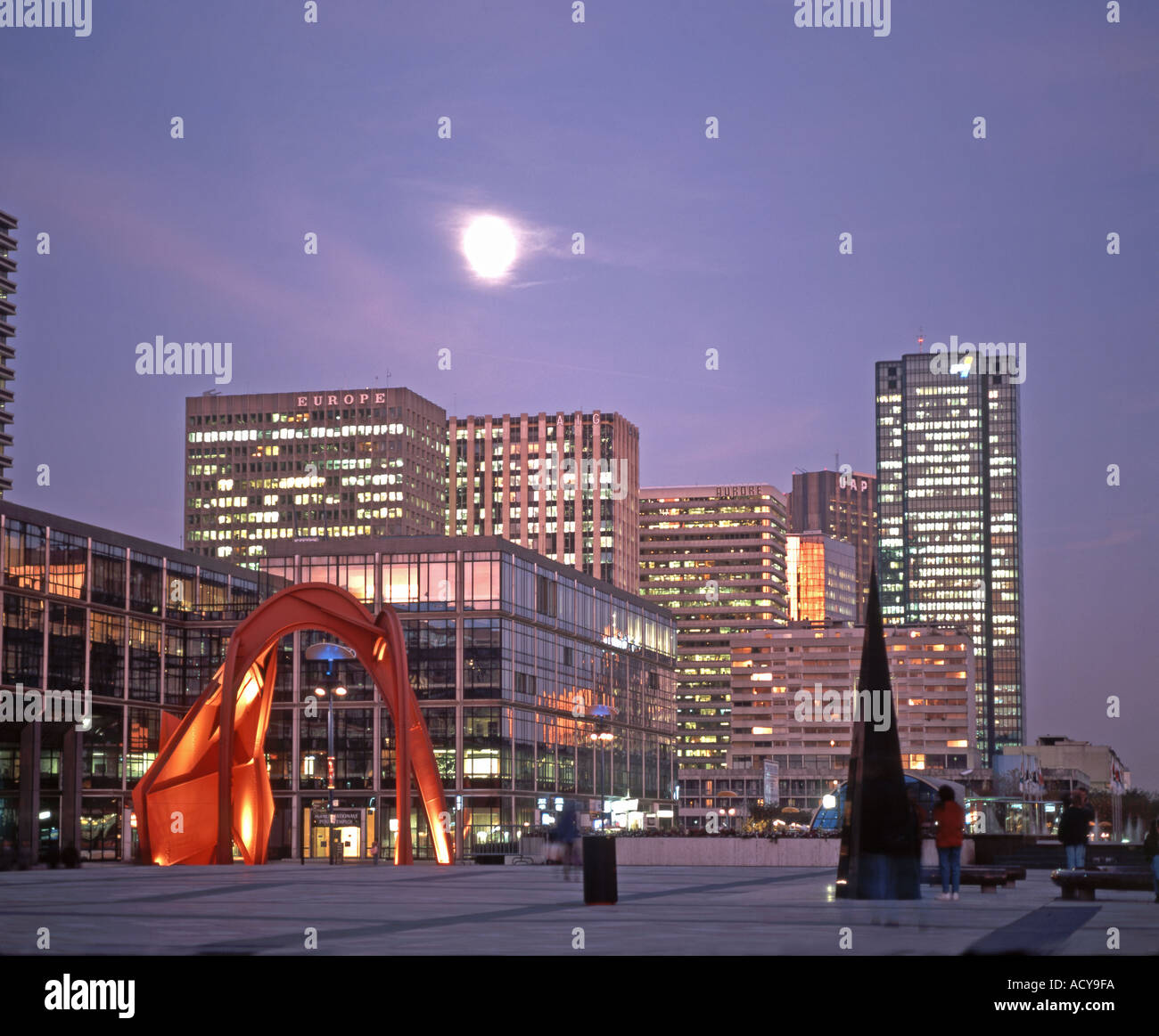 France Paris La Défense Calder sculpture métal rouge skyline Banque D'Images