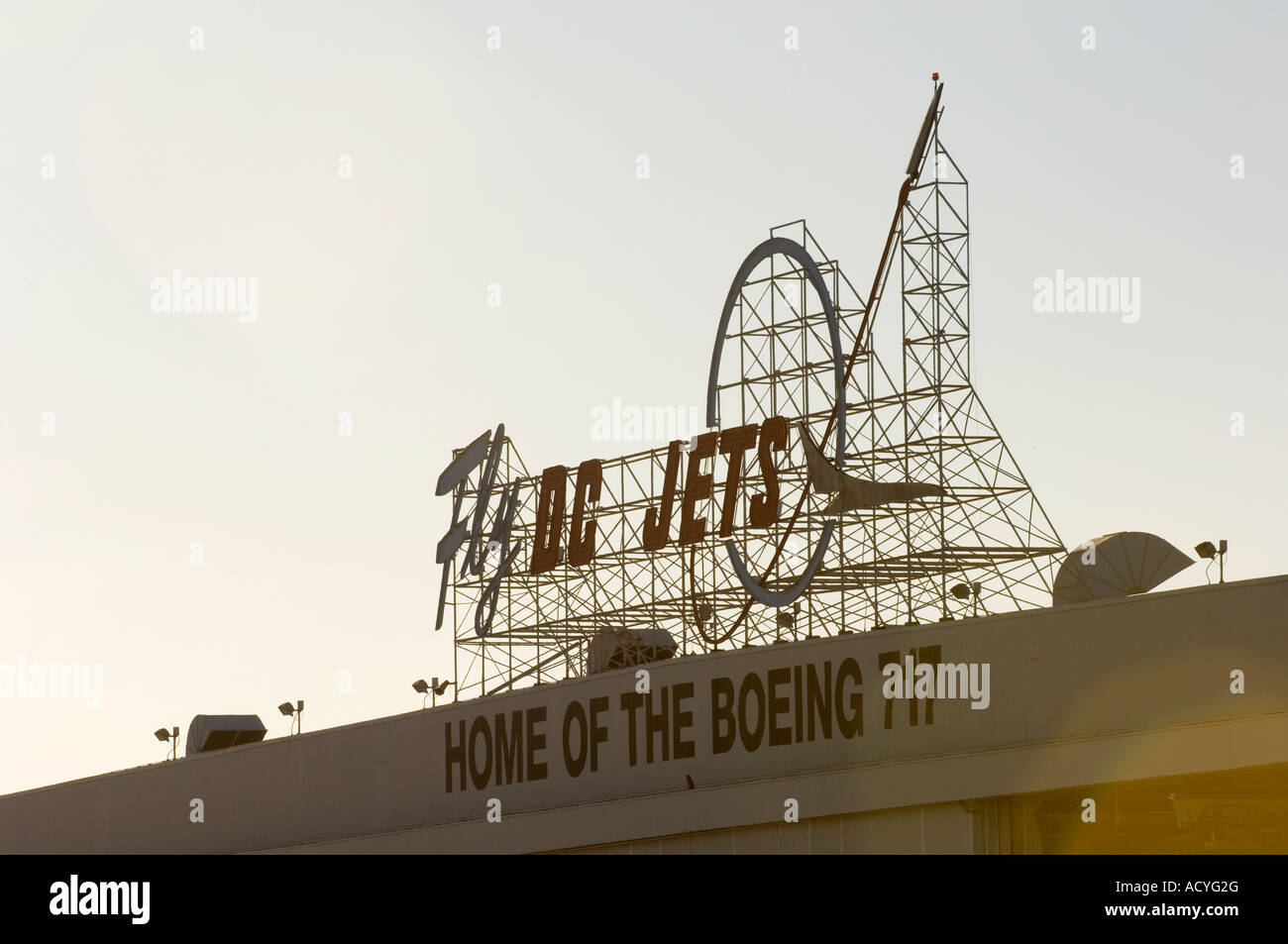 Boeing affiche fièrement leur histoire avec le Fly Jets dc la signalisation et symbolisme. Banque D'Images