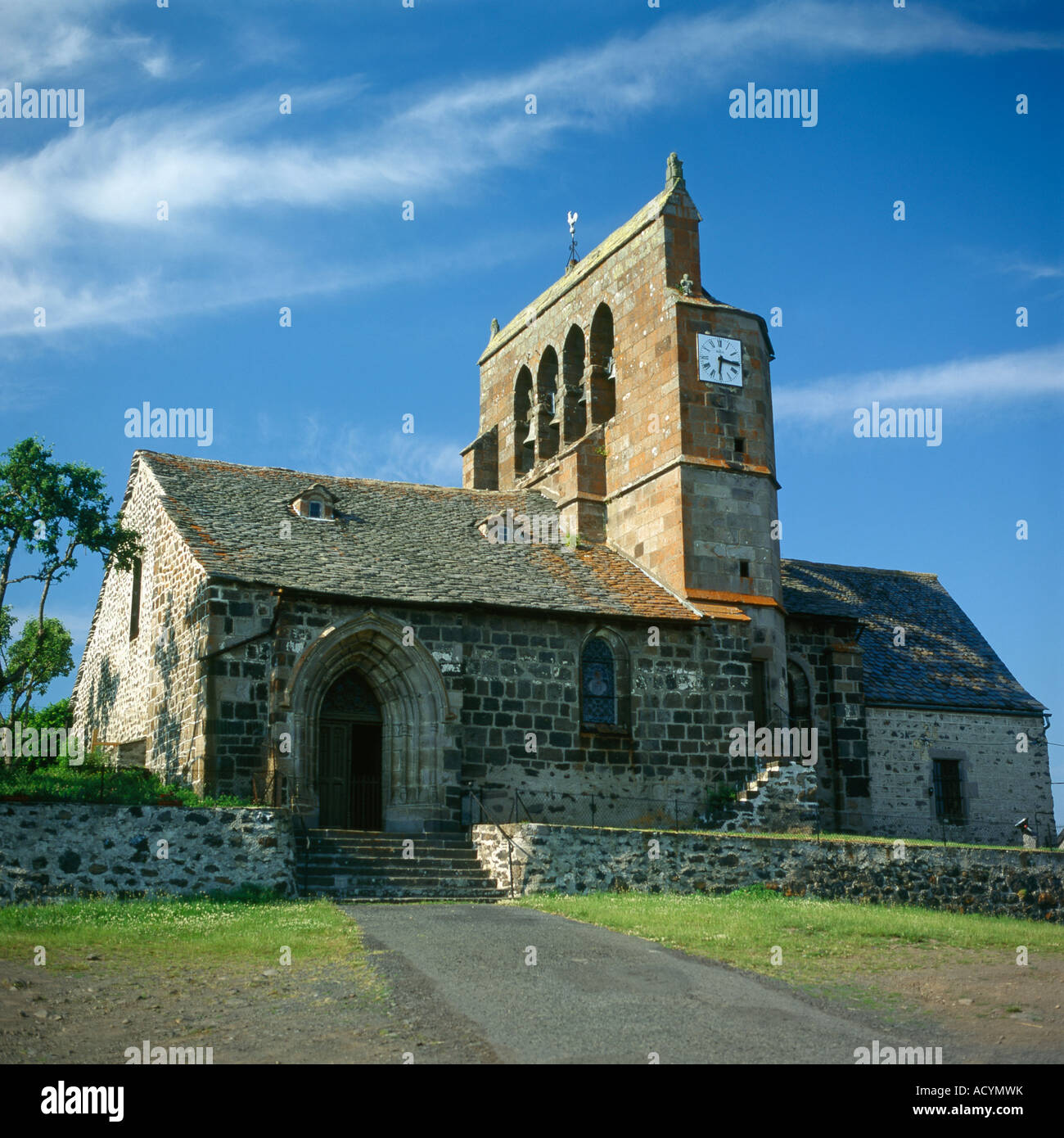 Église de Chalinargues dans le Cantal Auvergne.. La France. Banque D'Images