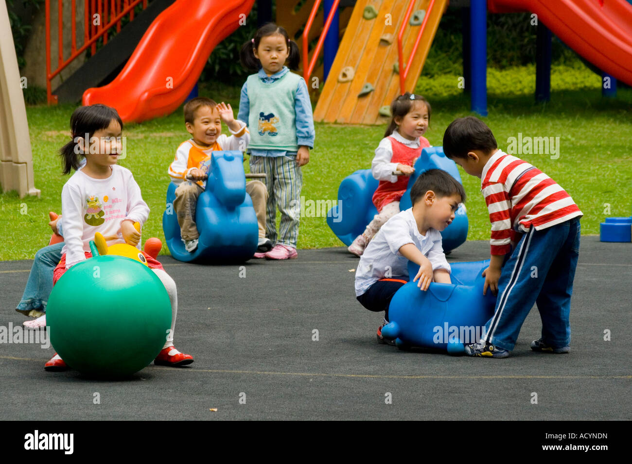 Jeux pour enfants Garderie Préscolaire haut de Shanghai Chine Banque D'Images