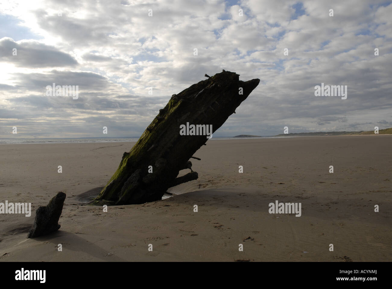 Épave Helvetica à Rhossili Beach, péninsule de Gower, Pays de Galles, Royaume-Uni Banque D'Images