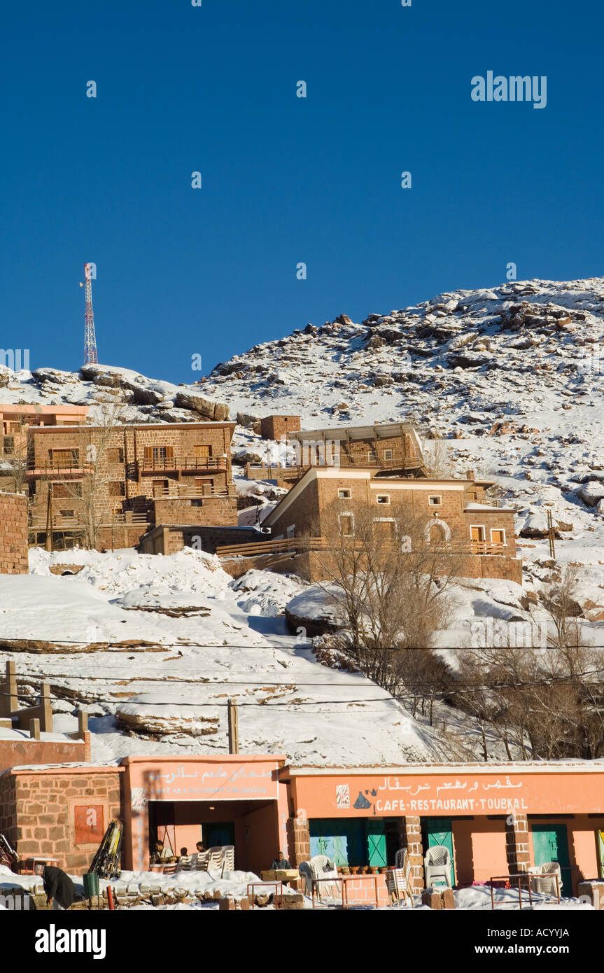 Café Restaurant de la neige sur la montagne de ski de l'Oukaimeden Haut Atlas Maroc Afrique du Nord Banque D'Images