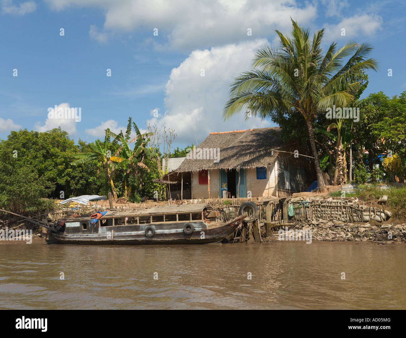 Chambre avec bateau amarré le long du Delta du Mékong [] 'Ha Giang Province' Vietnam Banque D'Images