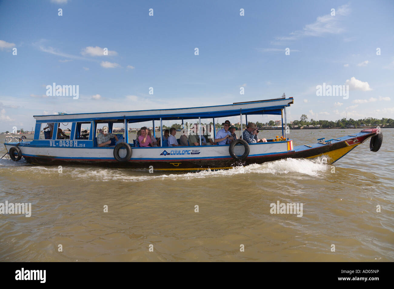 Les touristes sur un bateau [Delta du Mékong] 'Ha Giang Province' Vietnam Banque D'Images
