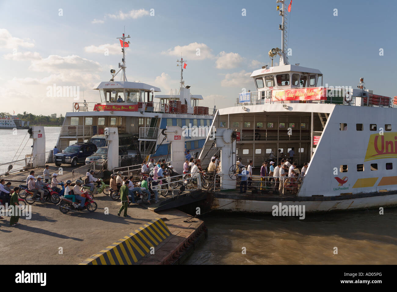 'Ferry' [Vinh Long Delta du Mékong] 'Ha Giang Province' Vietnam Banque D'Images