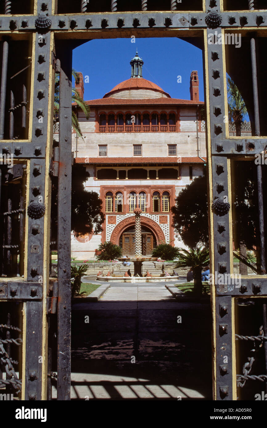 Entrée de Flagler College anciennement l'hôtel Ponce de Leon à St Augustine en Floride USA Banque D'Images