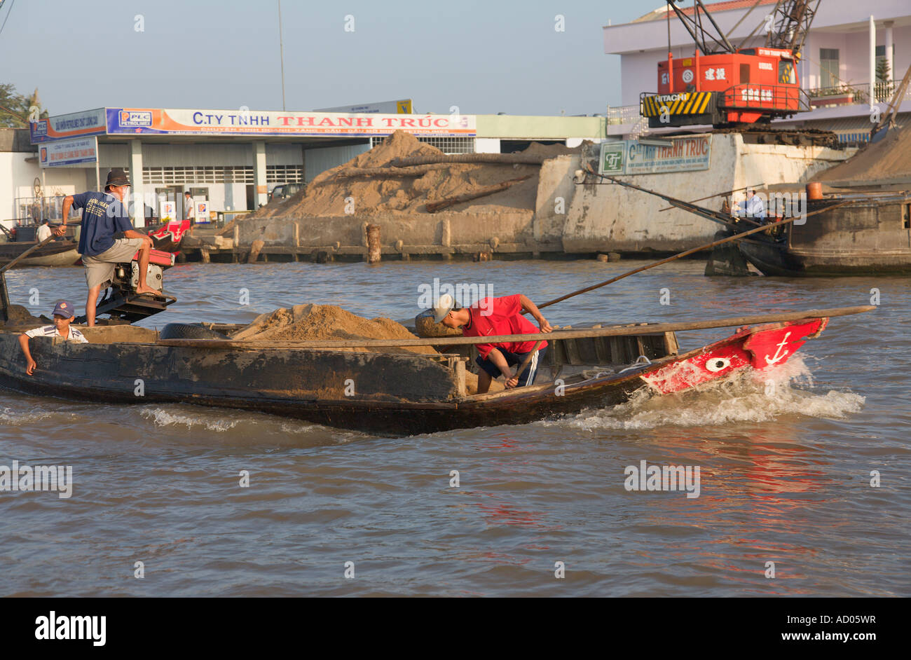 Bateau transportant des matériaux de construction 'Casablanca' [Delta du Mékong] 'Ha Giang Province' Vietnam Banque D'Images
