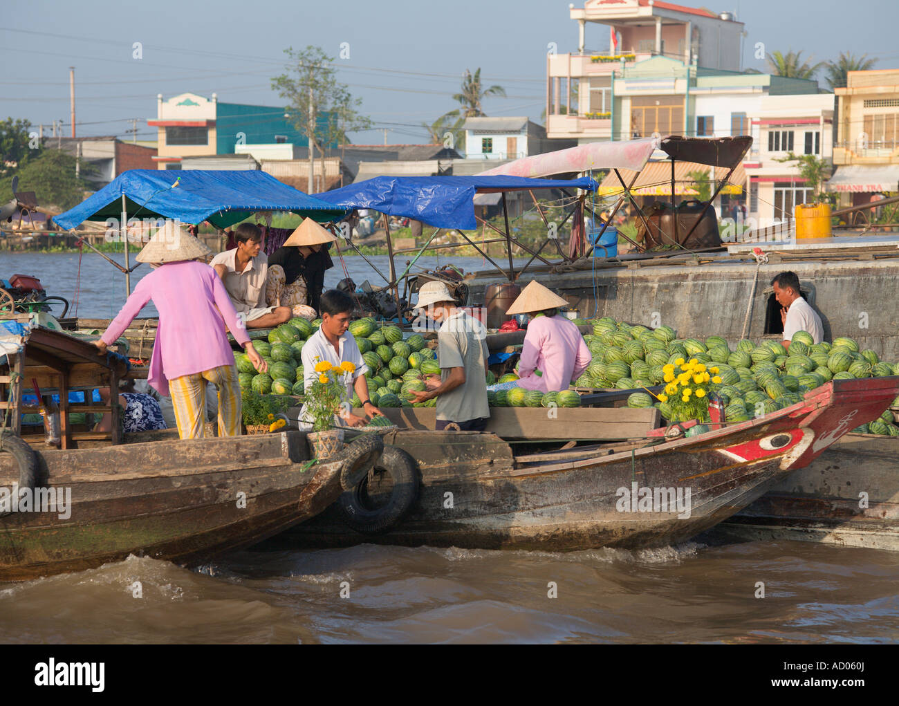 Les personnes à produire en bateau "Le marché flottant de Cai Rang' 'Delta du Mékong Vietnam Ha Giang Province' Banque D'Images