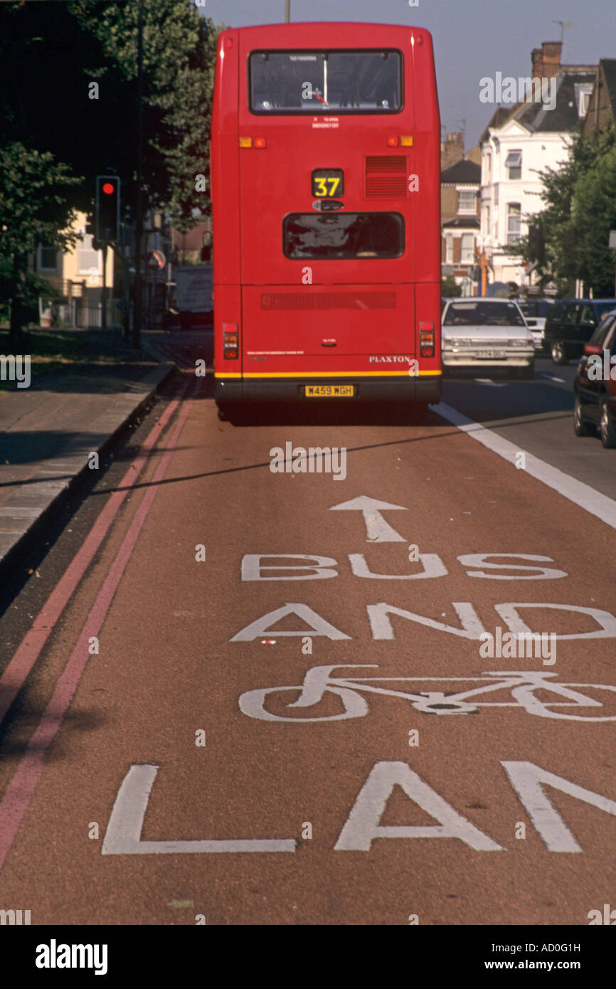 Cycle et Bus Lane Londres Angleterre Banque D'Images