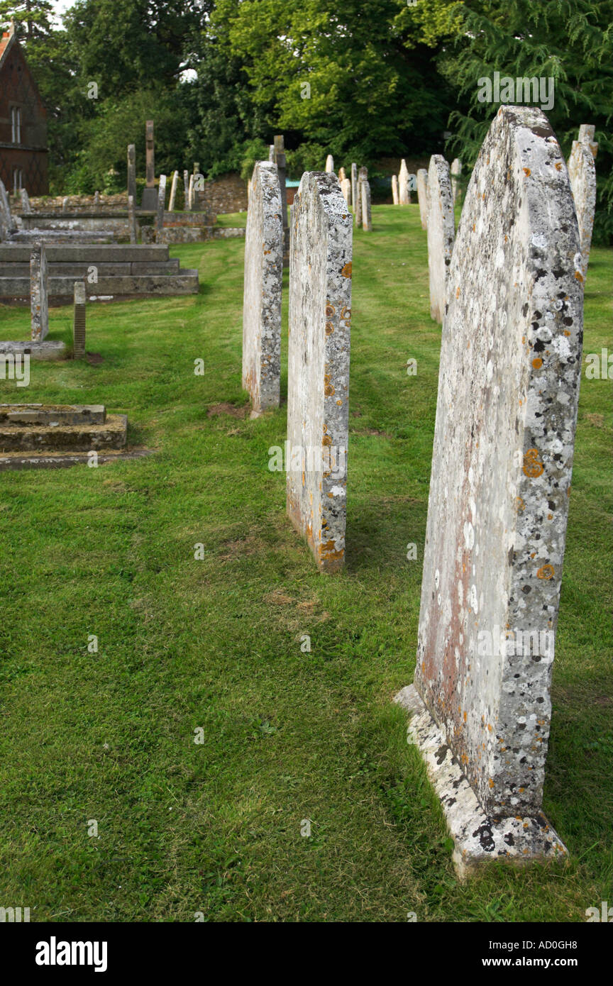 Les pierres tombales de l'église St Mary à Budleigh Salterton Devon UK du cimetière à l'arrière de l'église Banque D'Images