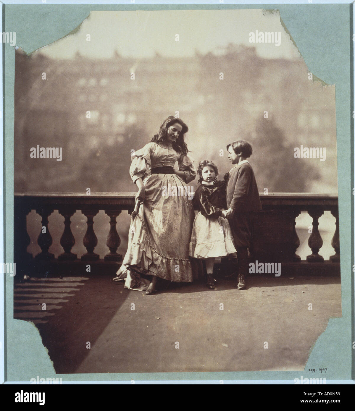 Clementina chez sa mère l'enseignement de la robe de pas de danse. Photo de Lady Clementina Hawarden. Grande-Bretagne, 19e siècle. Banque D'Images