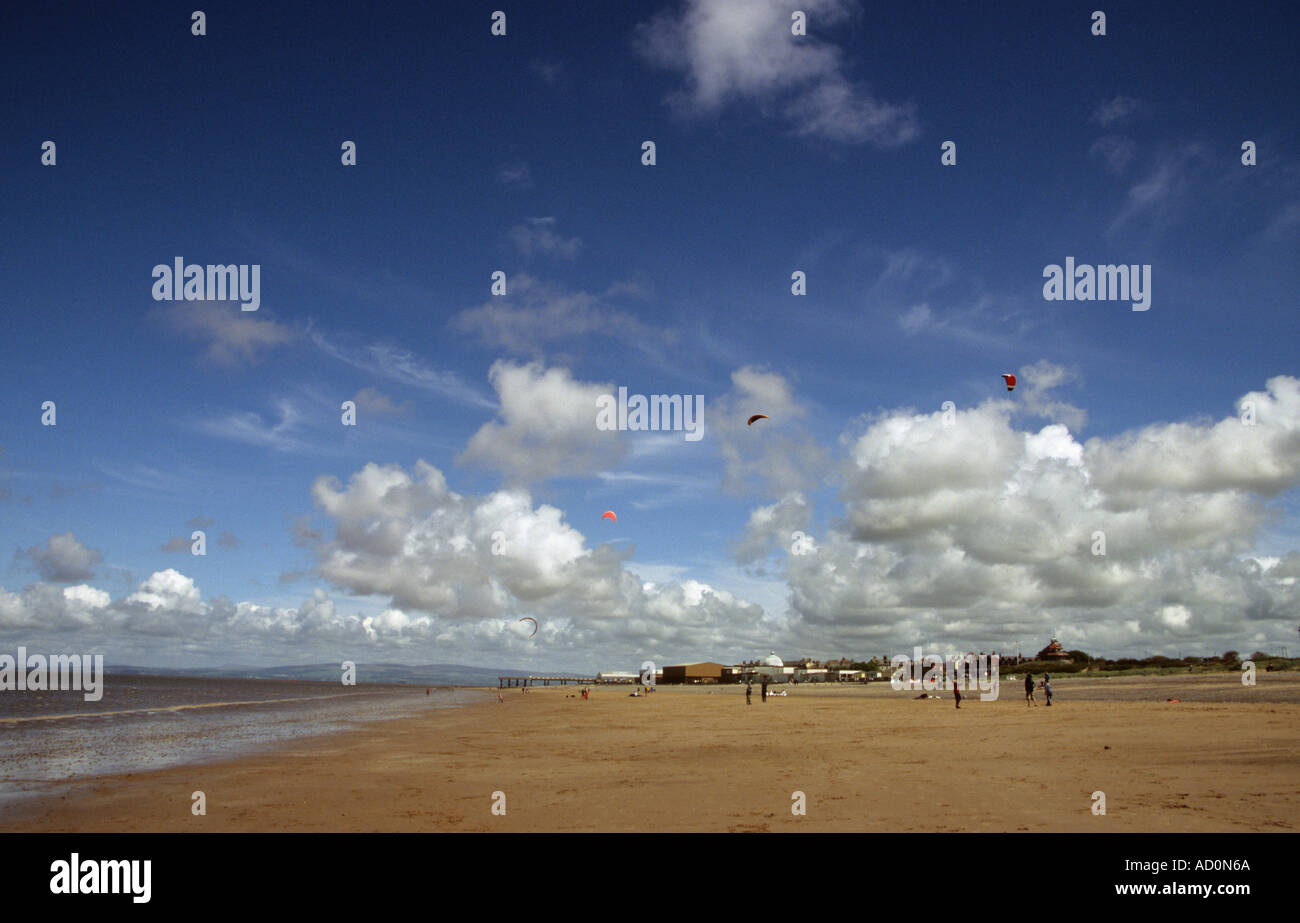 Des cerfs-volants sur la plage de Fleetwood lancashire Banque D'Images