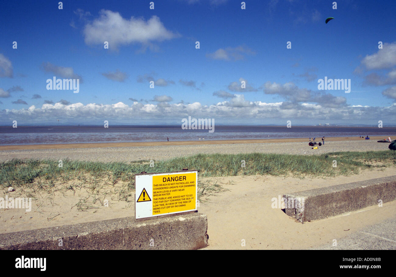 Panneau d'avertissement sur la plage et à 308 dans le Lancashire Banque D'Images