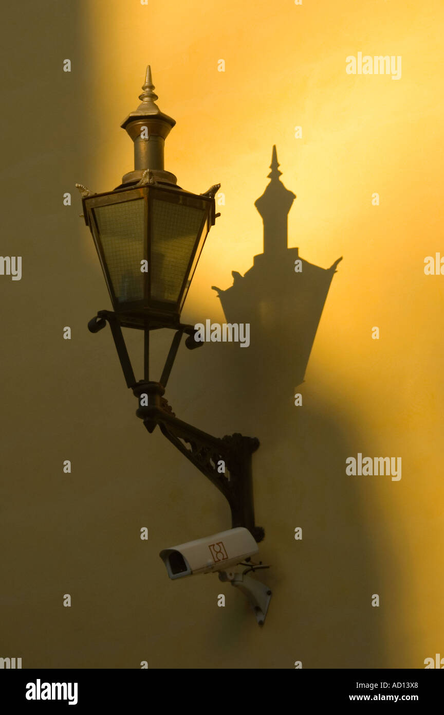 ANCIENNE LAMPE A Huile En Fer Forge EUR 15,00 - FR
