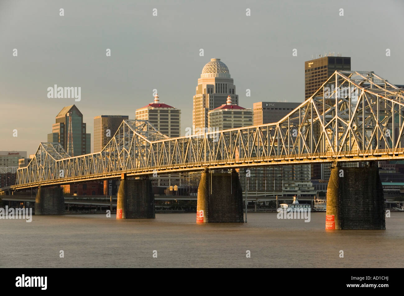 Clark Memorial Bridge, Louisville, Kentucky, USA Banque D'Images