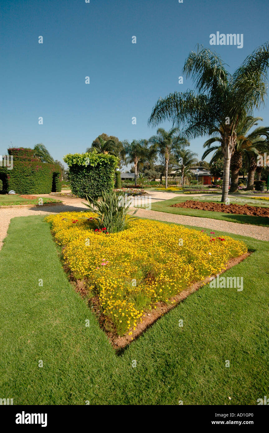 L'herbe et des fleurs dans les jardins de la parc national de Ramat Gan, Israël Banque D'Images