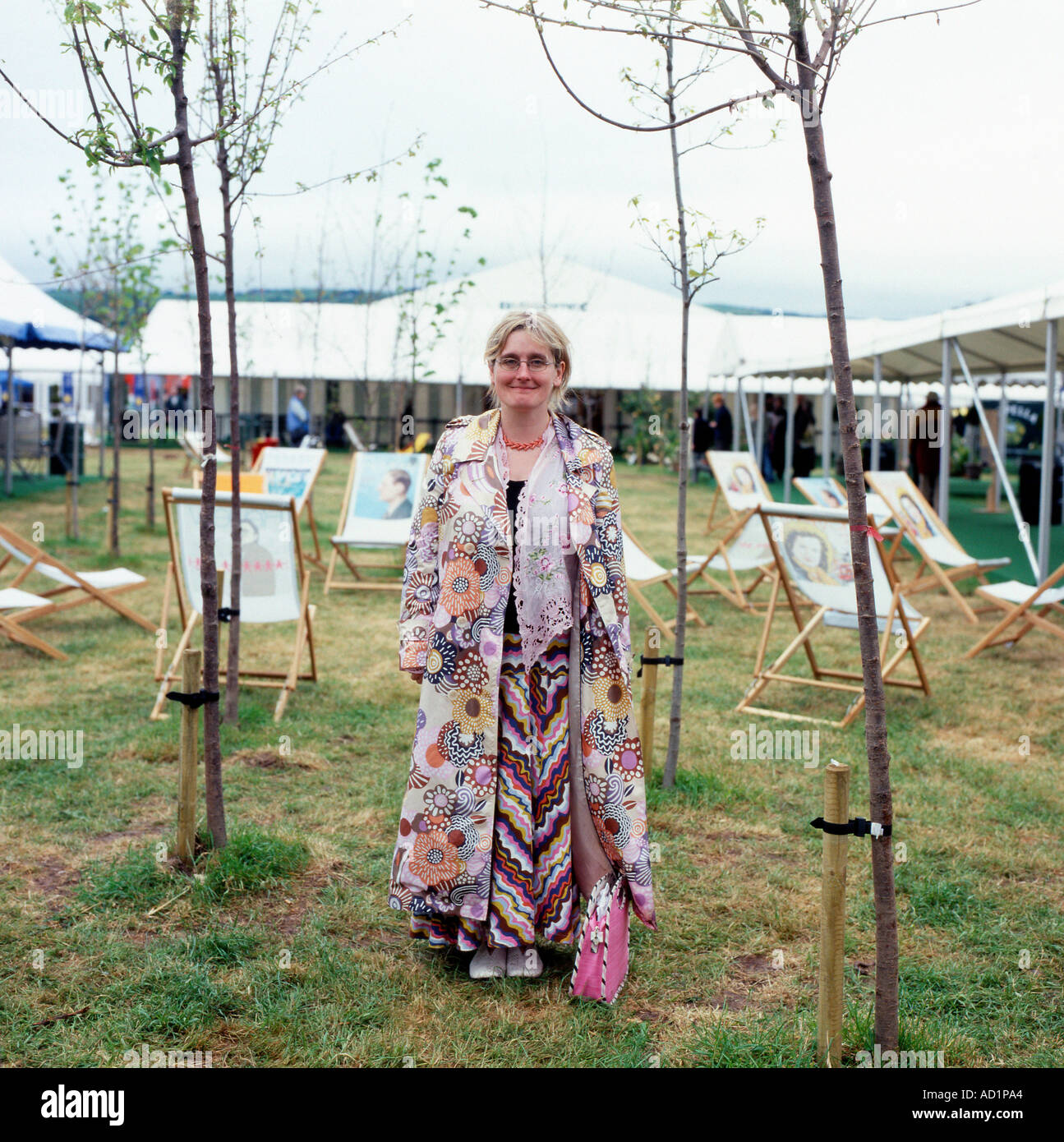 L'auteur pour enfants Cressida Cowell au Guardian Hay Festival 2005 à Hay-on-Wye, pays de Galles, Royaume-Uni KATHY DEWITT Banque D'Images