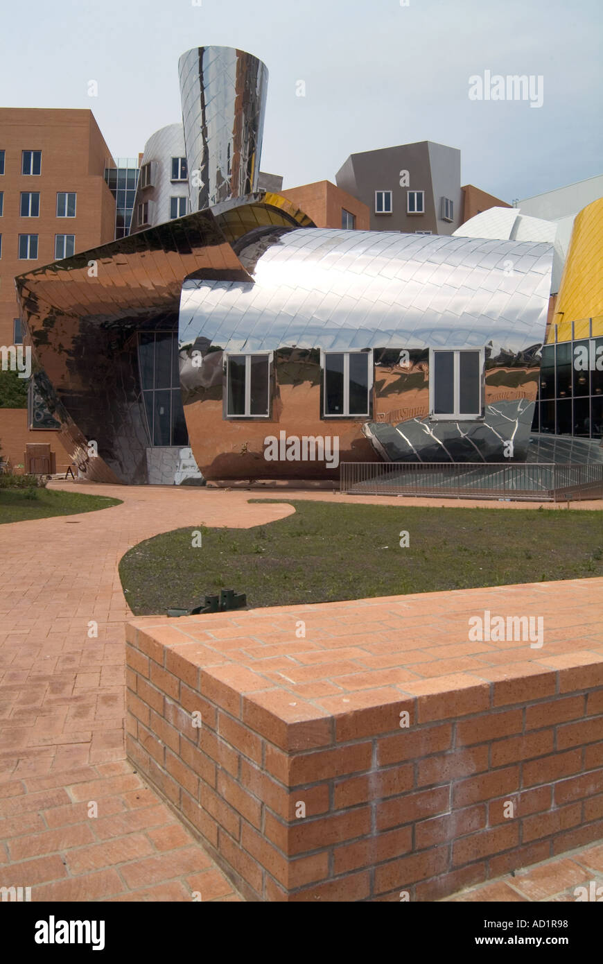 Le Centre de Stata, MIT, Cambridge, USA, 2004. De l'extérieur. Architecte : Gehry Partners Banque D'Images