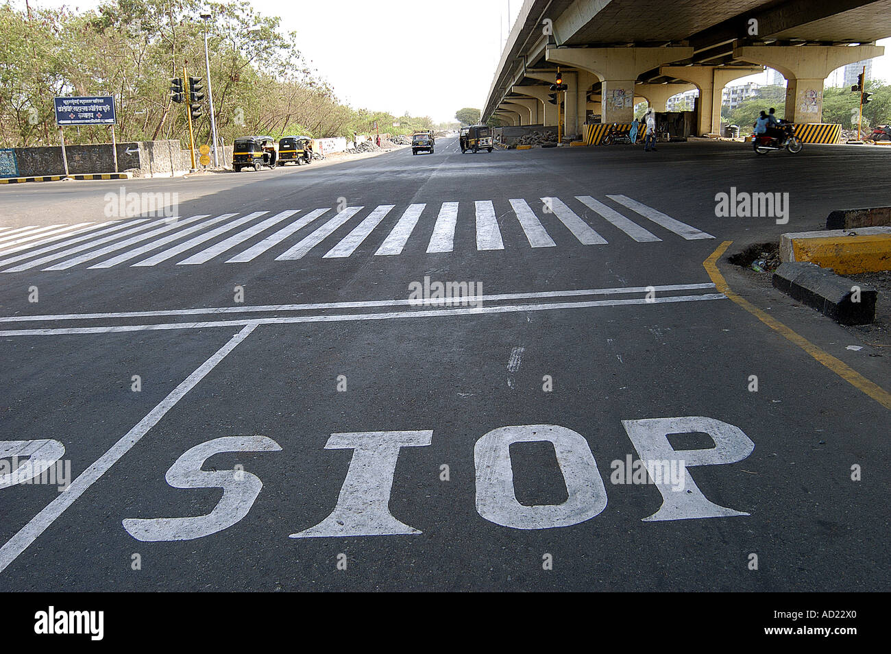 ASB72960 arrêter la signalisation routière sur l'autoroute à l'Est de l'Express l'Inde Maharashtra Mumbai Vikhroli Banque D'Images ASB72960 arrêter la signalisation routière sur l'autoroute à l'Est de l'Express l'Inde Maharashtra Mumbai Vikhroli Banque D'Images