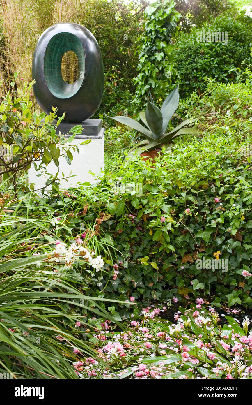 Le Barbara Hepworth Museum and Sculpture Garden à St Ives, Cornwall, géré par la Tate Gallery Banque D'Images