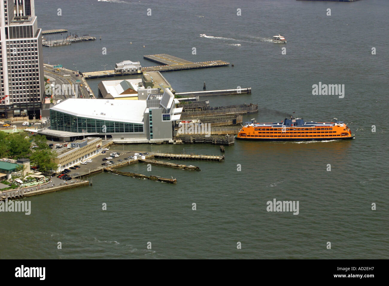 Vue aérienne de ferry terminal situé à la pointe sud de Manhattan, New York City, États-Unis Banque D'Images