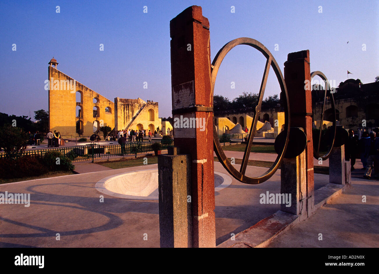 Plus grand observatoire de pierre dans le monde, créé en 1728 par le Maharaja Jai Singh II. Jantar Mantar. Jaipur. Le Rajasthan. L'Inde. Banque D'Images