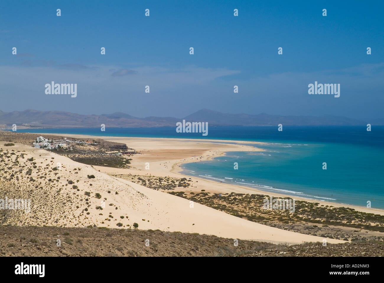 dh Risco del Paso PENINSULA DE JANDIA FUERTEVENTURA grandes plages de sable blanc dunes et mer bleue Fuerteventura plage de sable de la côte sud Banque D'Images