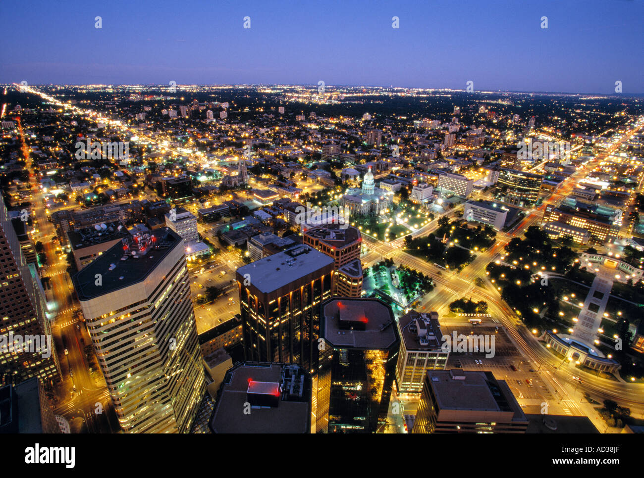 Nuit sur le centreville de Denver, Colorado, EtatsUnis, Colfax Avenue